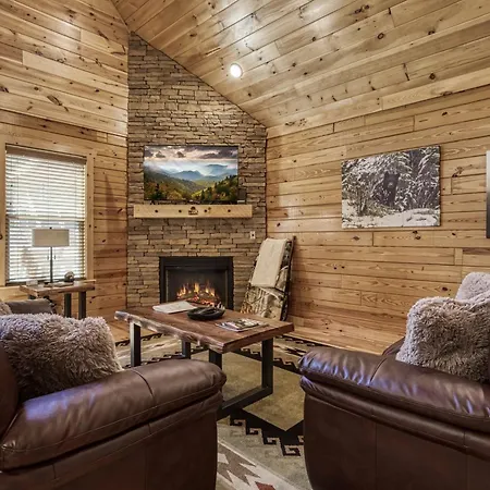Cozy Log Cabin, Hot Tub, Pool Table, Pool Access